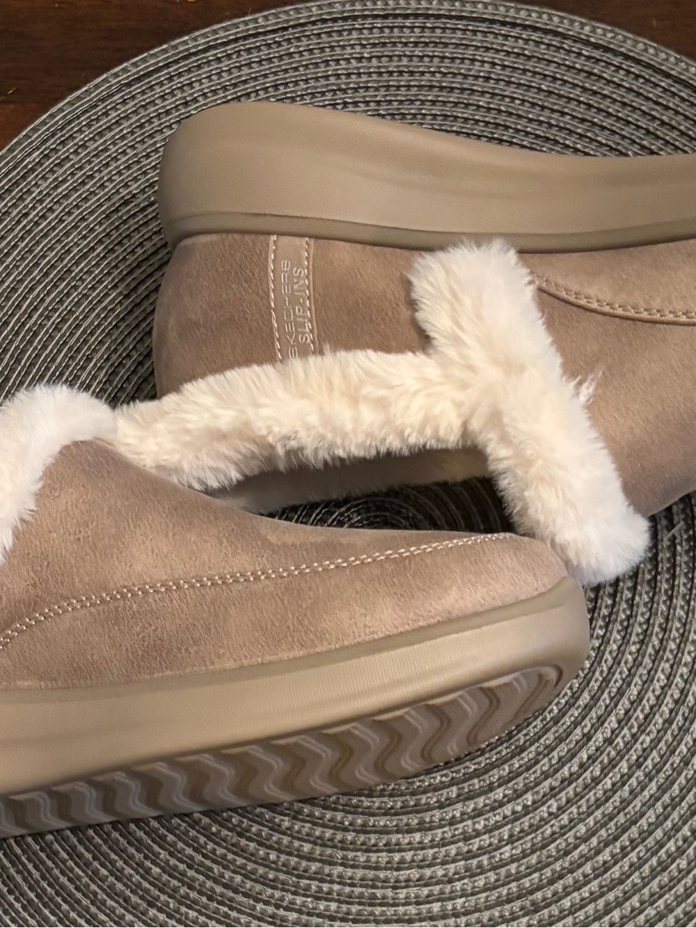 Skechers Hands Free Slip-ins Cozy Escape Slippers Taupe 9.5 NWOT - Picture 8 of 11